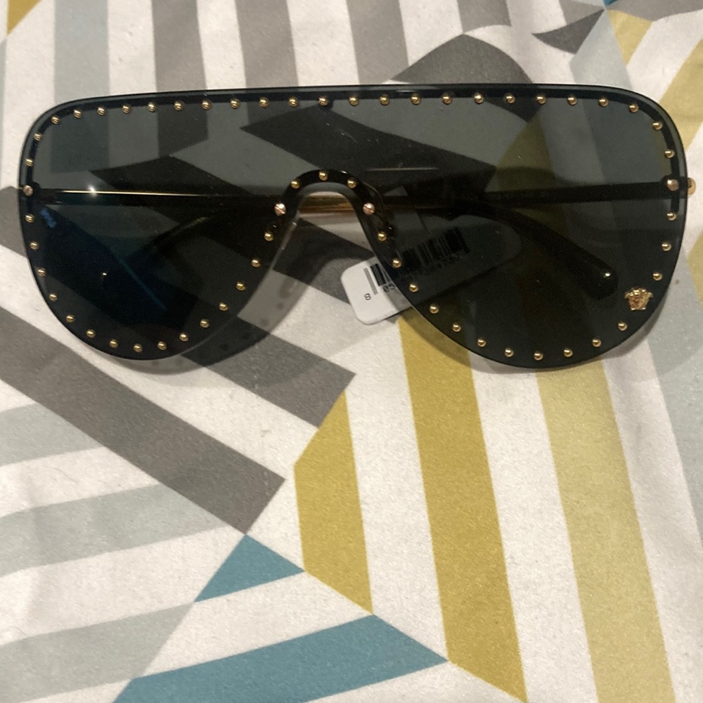 Versace sunglasses brand new just paid for them they’re unisex